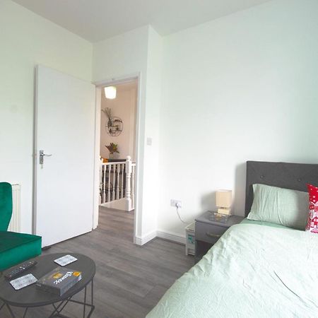 Cosy Family Home W/Wi-Fi, Parking, Self Check-In Londres Exterior foto