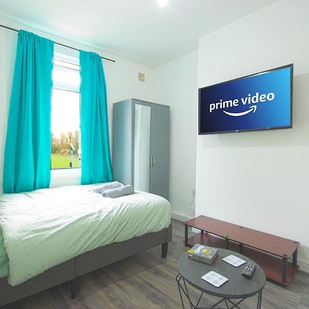 Cosy Family Home W/Wi-Fi, Parking, Self Check-In Londres Exterior foto