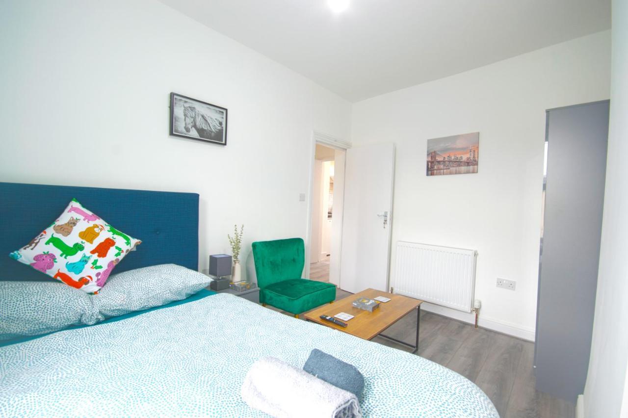 Cosy Family Home W/Wi-Fi, Parking, Self Check-In Londres Exterior foto
