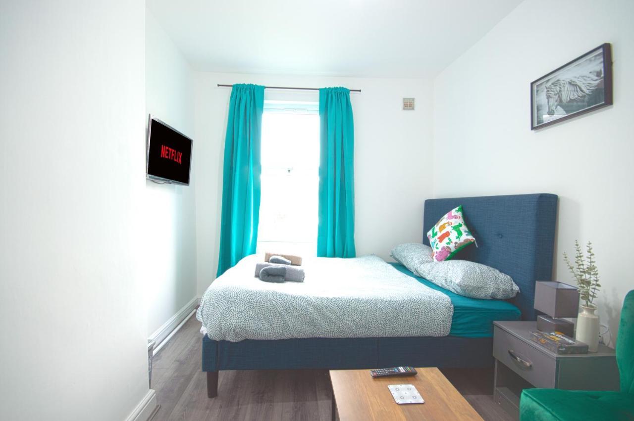 Cosy Family Home W/Wi-Fi, Parking, Self Check-In Londres Exterior foto